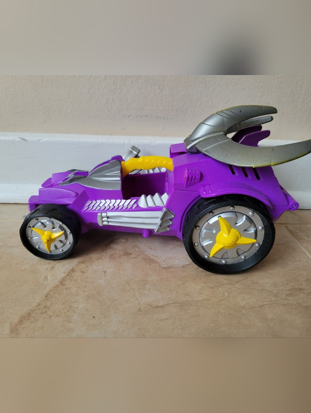 TMNT Half-Shell Heros Shred Tread Capture Claw Car